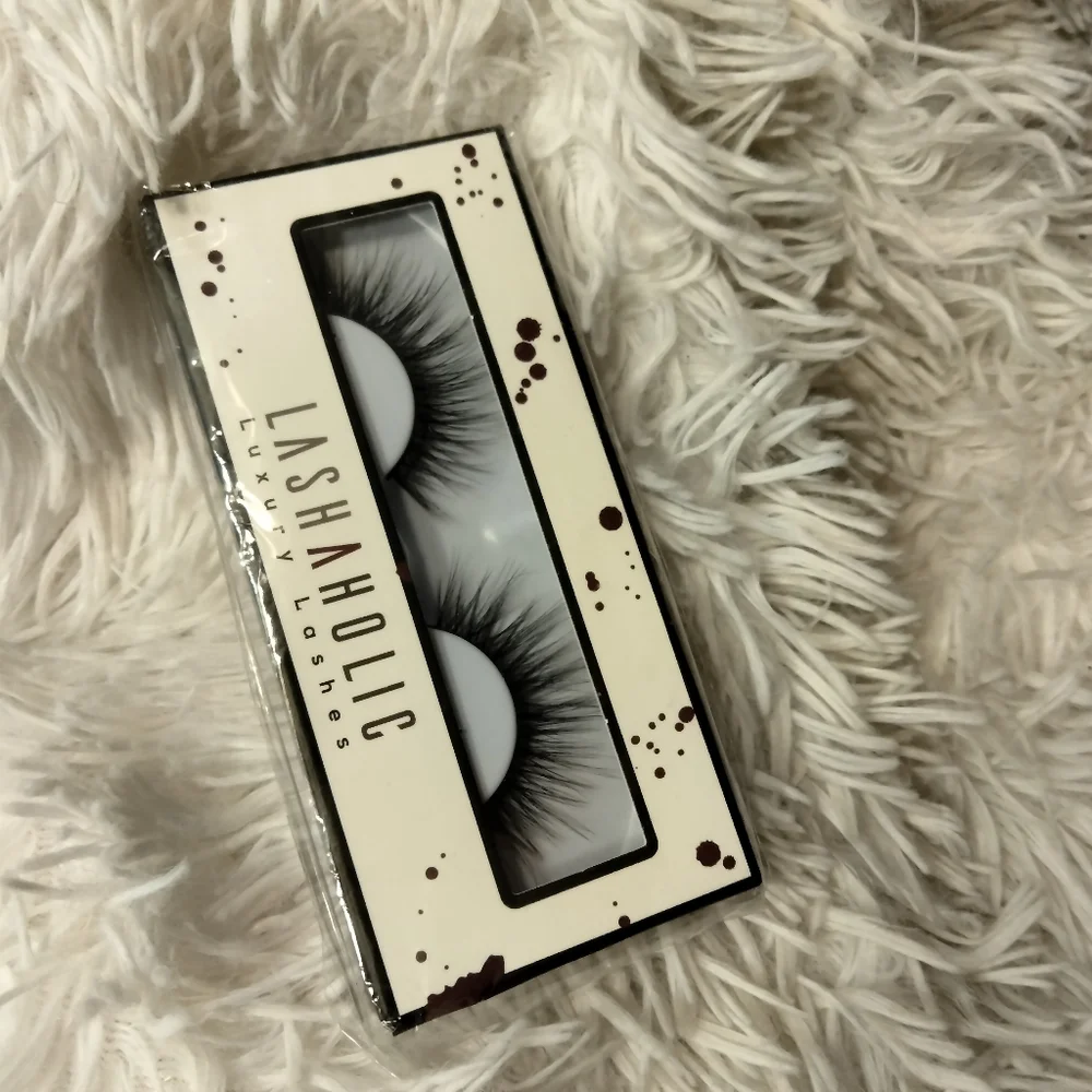 🆕 Lashaholic Luxury Lashes (Kiss Me)